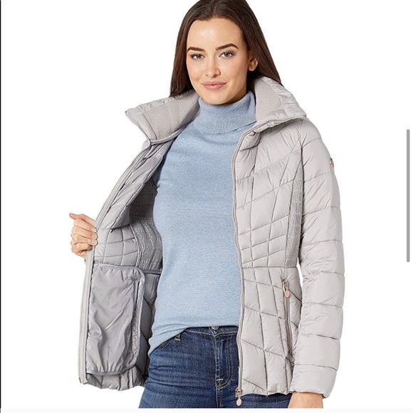 NWOT Bernardo fitted packable puffer - Picture 4 of 13